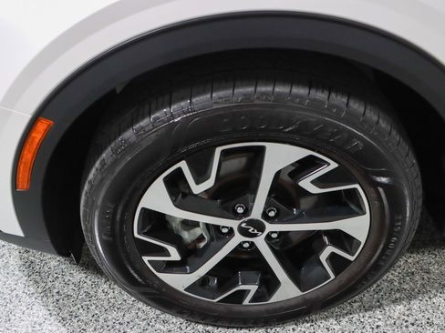 Used 2023 Kia Sportage EX image 11