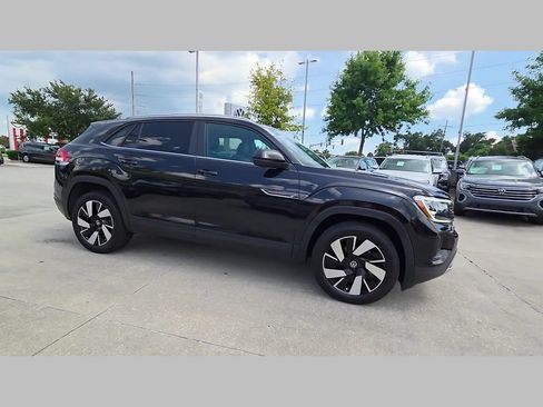 Used 2025 Volkswagen Atlas Cross Sport SE FWD image 52