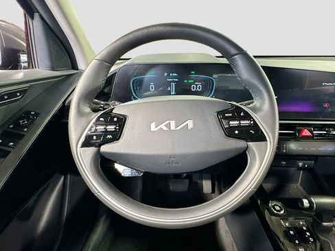 Used 2024 Kia Niro SX image 17
