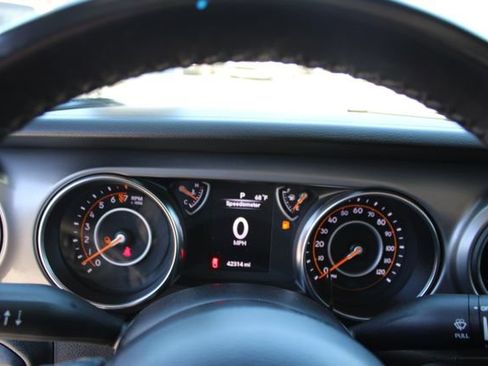 Used 2022 Jeep Gladiator Willys image 25