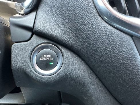 Used 2024 Chevrolet Equinox LT FWD image 32