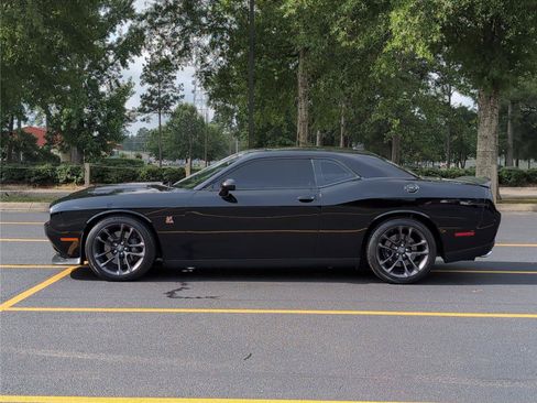 Used 2022 Dodge Challenger R/T Scat Pack RWD image 2