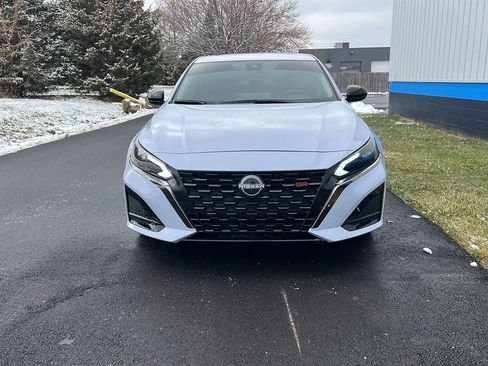 Used 2024 Nissan Altima 2.5 SR w/ SR Premium Package AWD/4WD image 2
