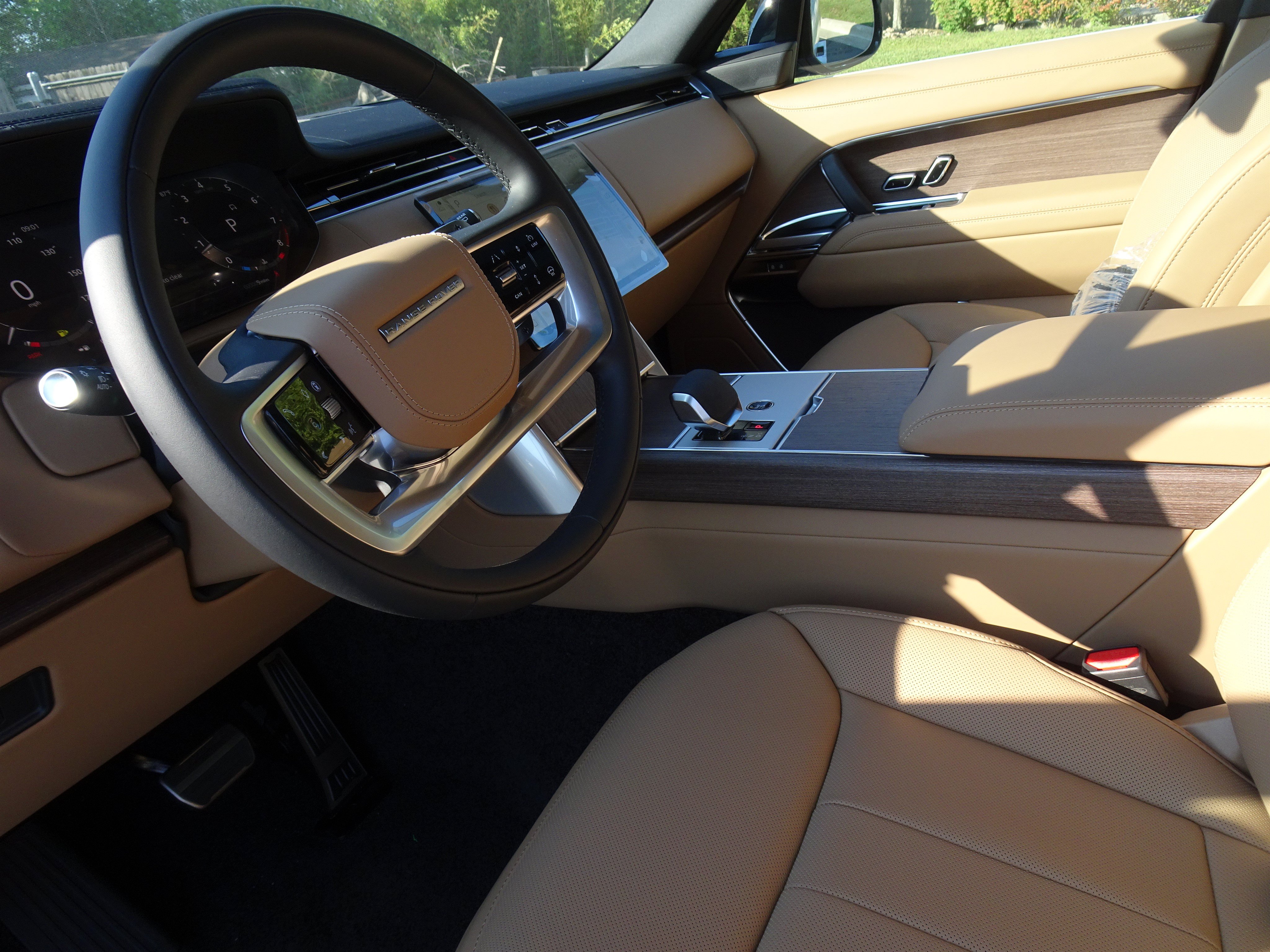 New 2026 Land Rover Range Rover Long Wheelbase SE AWD/4WD image 18