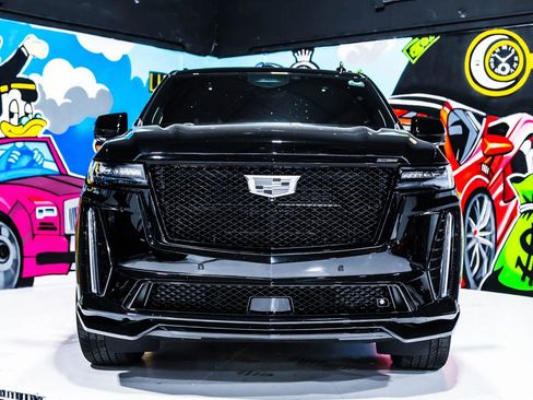 Used 2024 Cadillac Escalade V AWD/4WD image 2