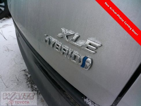 Used 2021 Toyota Sienna XLE w/ XLE Plus Package image 3
