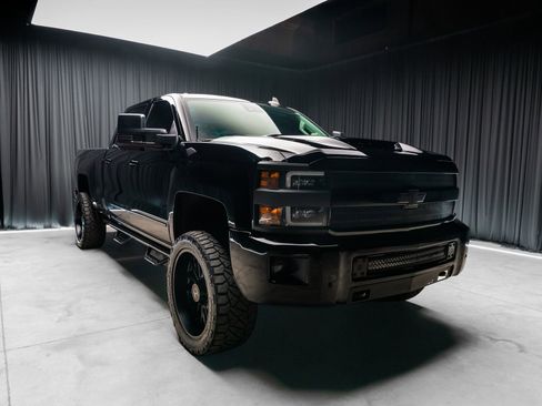 Used 2019 Chevrolet Silverado 2500 LTZ w/ Duramax Plus Package image 8