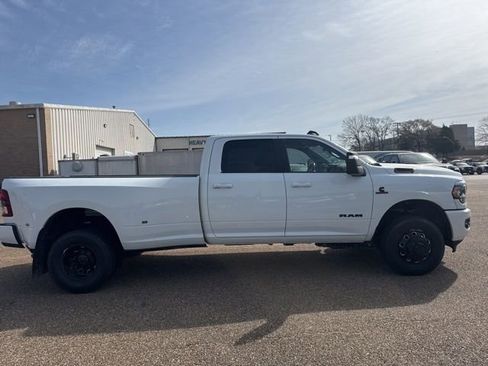 Used 2024 RAM 3500 Big Horn w/ Night Edition image 17