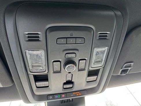 Used 2023 GMC Yukon XL AT4 w/ AT4 Premium Package AWD/4WD image 23