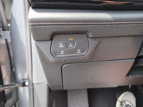 Used 2024 Volkswagen Atlas SE AWD/4WD image 17