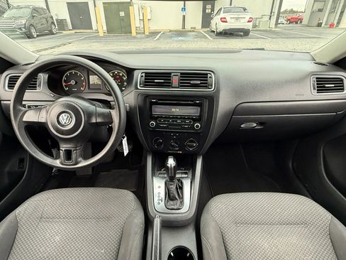 Used 2013 Volkswagen Jetta S image 3