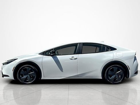 Used 2024 Toyota Prius LE FWD image 2