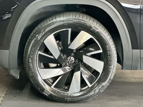 Certified 2024 Volkswagen Atlas Cross Sport SE FWD image 11