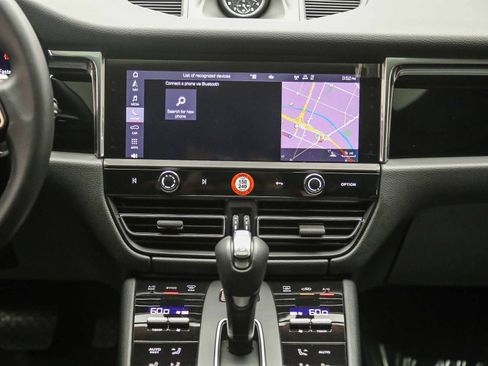 Certified 2026 Porsche Macan AWD/4WD image 17