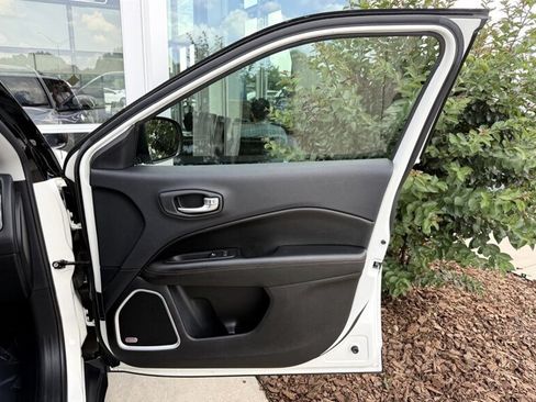 Used 2017 Jeep Compass Limited AWD/4WD image 18