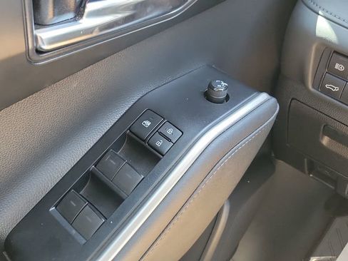 Used 2021 Toyota Highlander XLE image 20