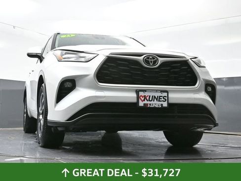 Used 2023 Toyota Highlander XLE FWD image 57