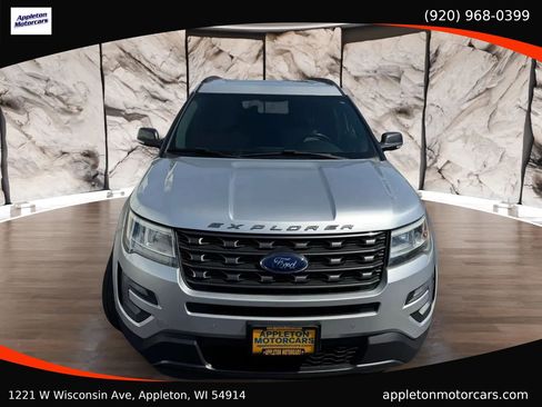 Used 2017 Ford Explorer XLT w/ Equipment Group 202A image 8