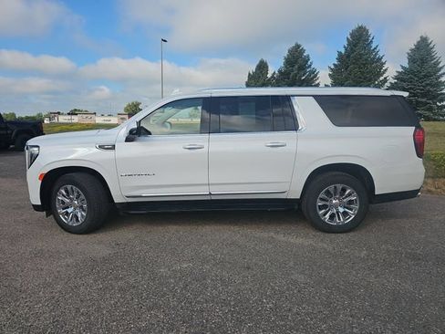 Used 2023 GMC Yukon XL Denali AWD/4WD image 2