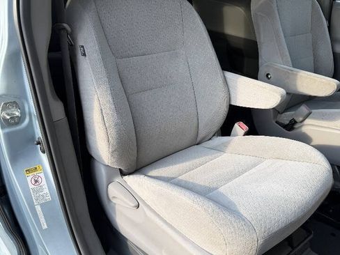 Used 2015 Toyota Sienna LE FWD image 30