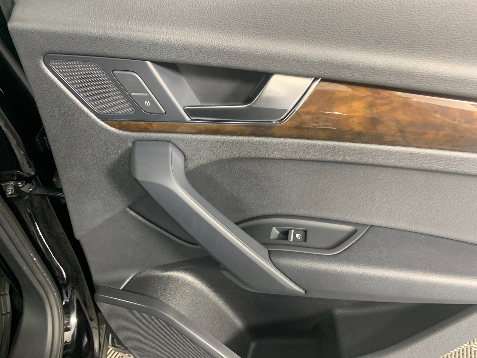 Used 2020 Audi Q5 2.0T Premium AWD/4WD image 36