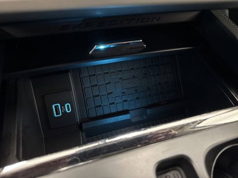 Used 2024 Ford Expedition XLT image 20