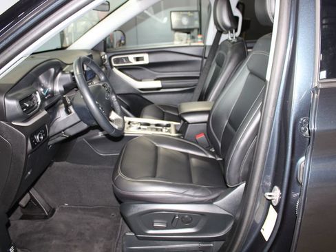 Used 2023 Ford Explorer XLT w/ Equipment Group 202A AWD/4WD image 9
