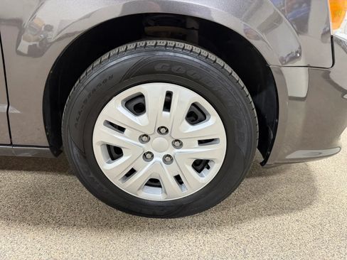 Used 2019 Dodge Grand Caravan SE w/ Rear Park Assist Package FWD image 59