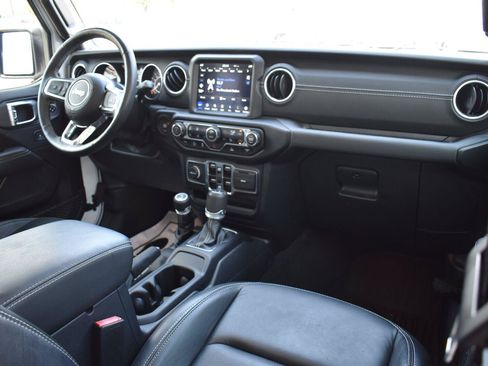 Used 2022 Jeep Gladiator Overland w/ Popular Equipment Package AWD/4WD image 54