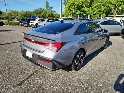 New 2025 Hyundai Elantra SEL image 3
