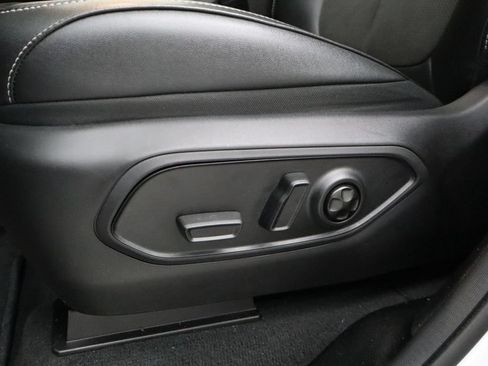 Used 2024 Jeep Grand Cherokee L Altitude AWD/4WD image 13