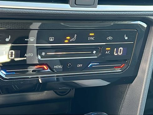 New 2026 Volkswagen Taos SE image 15