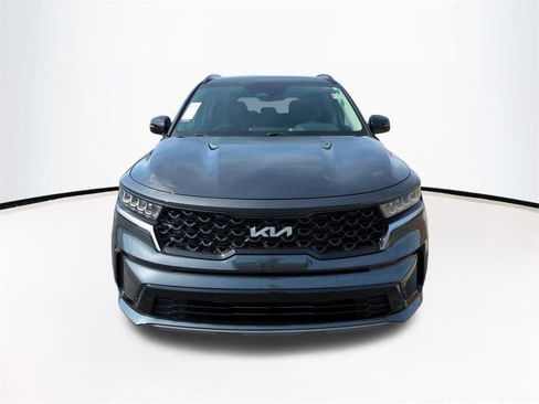 Used 2023 Kia Sorento S image 3