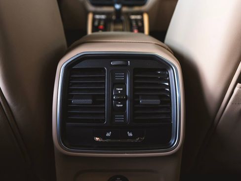 Certified 2026 Porsche Macan AWD/4WD image 27