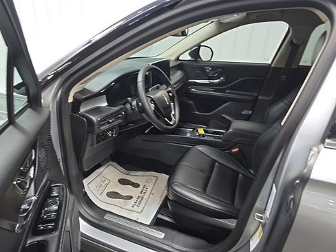 Used 2023 Lincoln Corsair AWD image 33