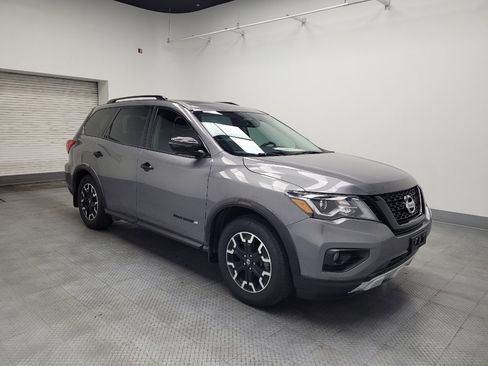 Used 2020 Nissan Pathfinder SL FWD image 11