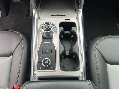 Used 2024 Ford Explorer XLT w/ Equipment Group 202A image 17