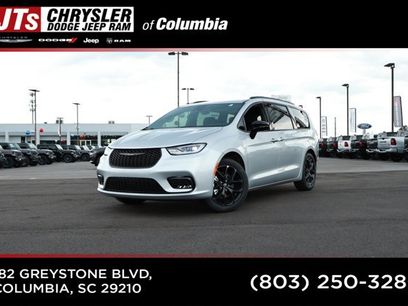 New 2026 Chrysler Pacifica Select
