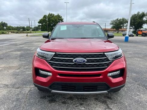 Used 2024 Ford Explorer XLT w/ Equipment Group 202A AWD/4WD image 1