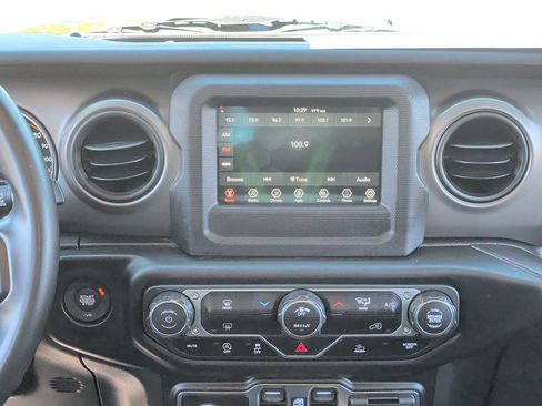 Used 2022 Jeep Wrangler Unlimited Sport AWD/4WD image 16