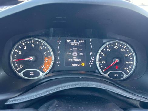 Used 2018 Jeep Renegade Altitude image 9