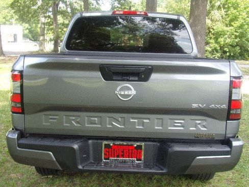 Used 2024 Nissan Frontier SV image 9