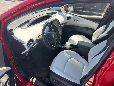 Used 2022 Toyota Prius Limited FWD image 5