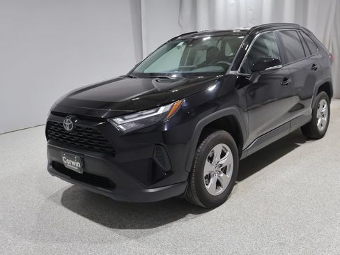Used 2025 Toyota RAV4 XLE FWD image 6