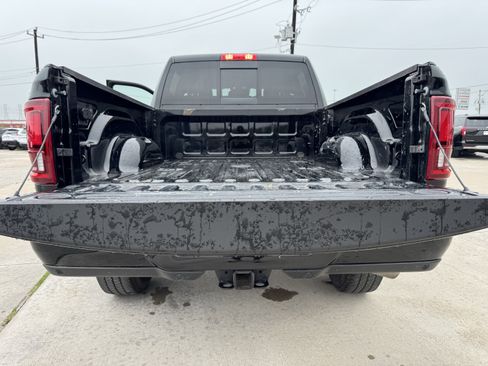 Used 2025 RAM 2500 Laramie AWD/4WD image 32