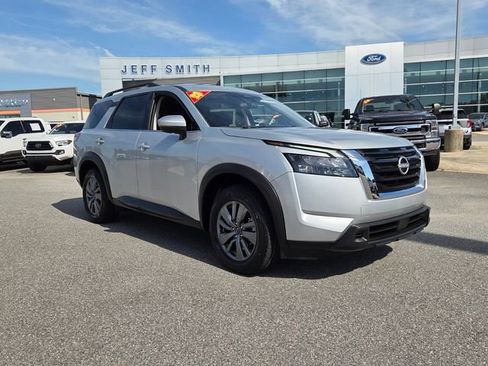 Used 2025 Nissan Pathfinder SV FWD image 1