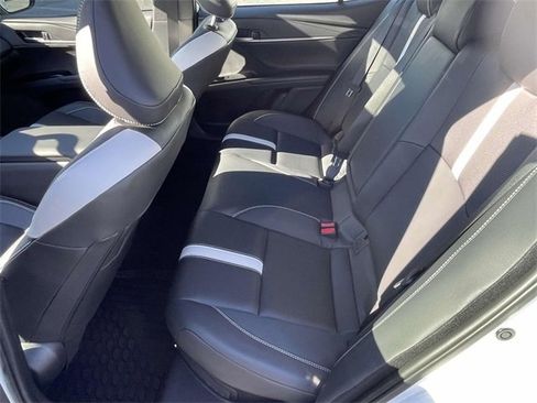 Used 2025 Toyota Camry SE image 11