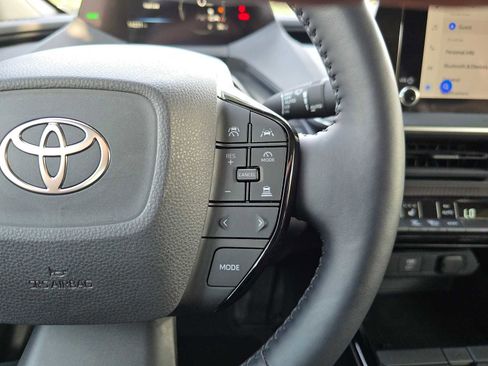 Used 2025 Toyota Prius XLE FWD image 29