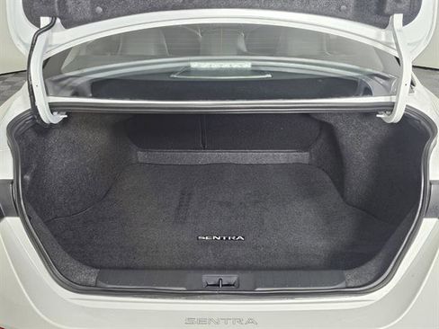 New 2025 Nissan Sentra SR w/ SR Premium Package FWD image 19