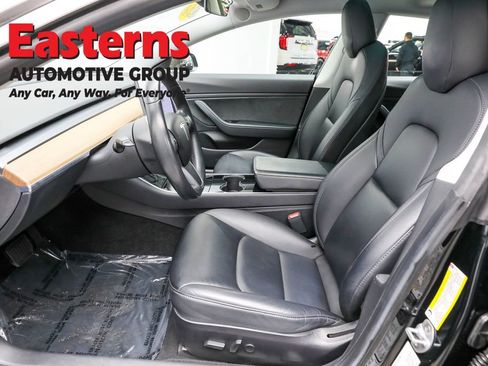 Used 2019 Tesla Model 3 Standard Range image 14